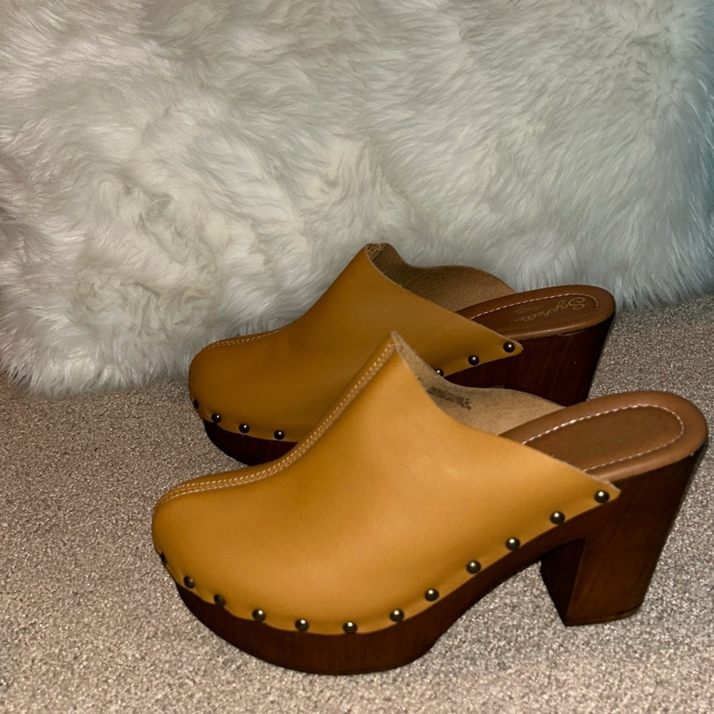 Seychelles Go All Out Tan Leather Clogs NIB